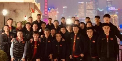 11月29日中国男篮迎来首次红蓝两队合并的世界杯比赛，李楠会派出什么样的阵容迎战