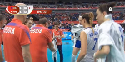 砍瓜切菜中国女排3:0血洗俄罗斯女排取得三连胜，本场比赛她们发挥如何