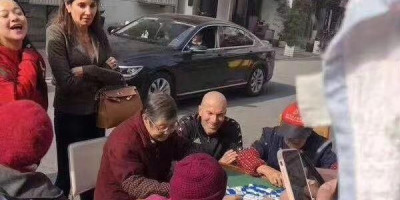 齐达内现身上海街边看中国大妈打麻将，对此你怎么看他这是要来中国执教吗