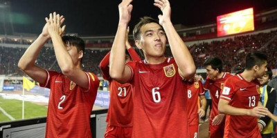 亚青赛小组赛两连败基本出局，我们还能看到中国男足踢进世界杯吗