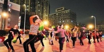 为什么现在有些年轻人跳广场舞还成了网红这是正常的社会现象吗