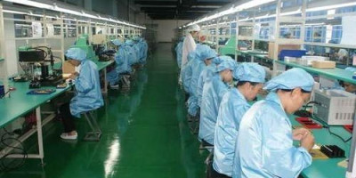 为什么现在的年轻人都不愿意去工厂当工人和去工地打工，他们的理想工作是什么