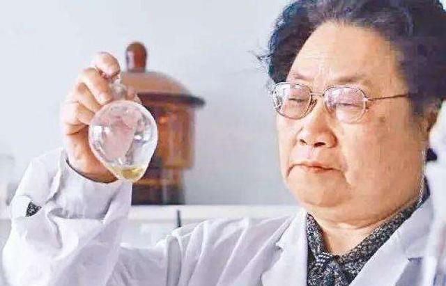 屠呦呦获得诺贝尔奖，但为啥连庸才遍地的中国科学院都不让进图2