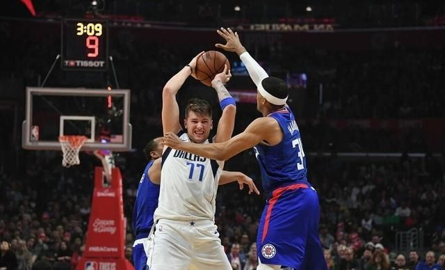 NBA 快船对阵独行侠，怎么看待新秀东契奇独得 32 分、4 个篮板、5 个助攻和 4 个抢断图 1