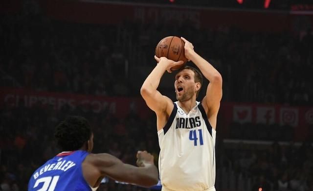 NBA 快船对阵独行侠，怎么看待新秀东契奇独得 32 分、4 个篮板、5 个助攻和 4 个抢断图 3