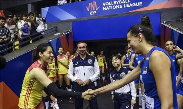 中国女排以 3 比 1 战胜塞尔维亚队图 3