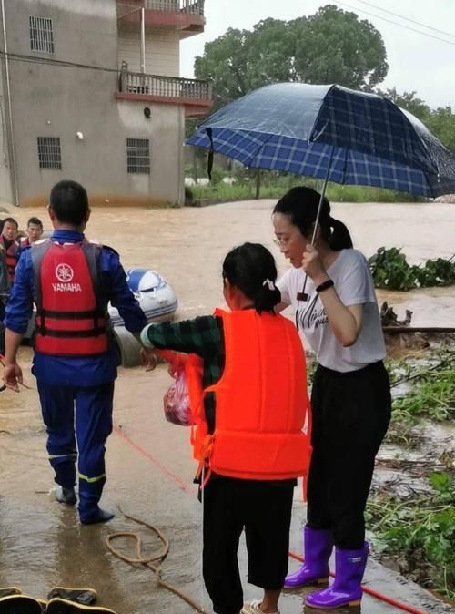 通过河南这次水灾,你们都看到了什么问题英语图1