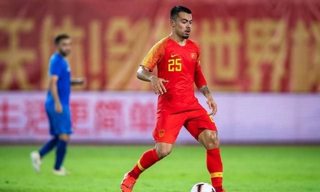 恒大和国安的归化球员基本完成手续，为何有专家认为他们没有资格代表国足，你怎么看图 8