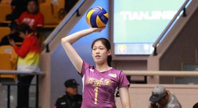中国 3 - 0 比利时，中国女排采取了大量轮换的策略，只有李盈莹打满全场，这是为什么图 2