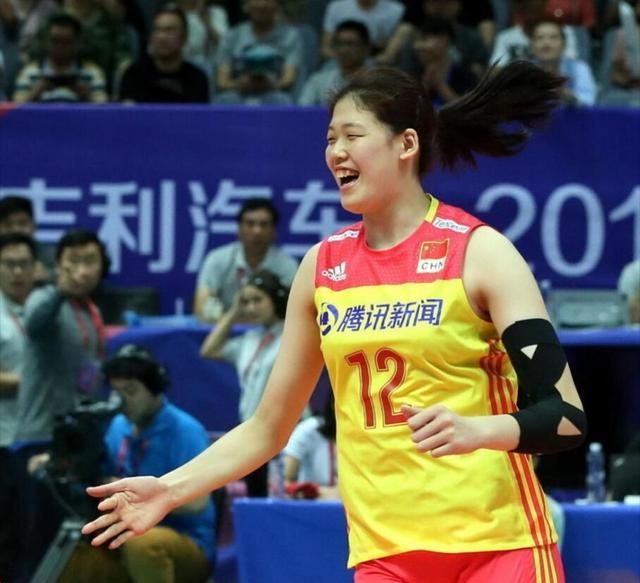 中国 3 - 0 比利时，中国女排采取了大量轮换的策略，只有李盈莹打满全场，这是为什么图 5