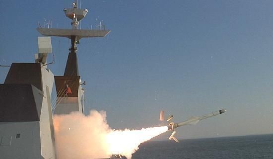 十枚现在的 3 倍音速反舰导弹能不能击沉小鹰级航母能不能击沉大和号战列舰