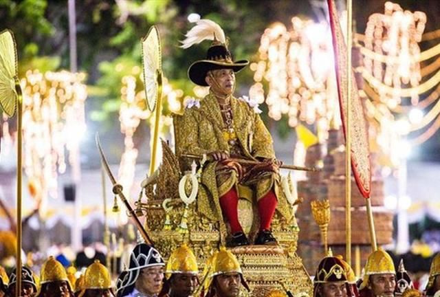 泰国曼谷王朝的国王并非是汉族后裔，为何都有一个中文名字，姓“郑”呢图 10
