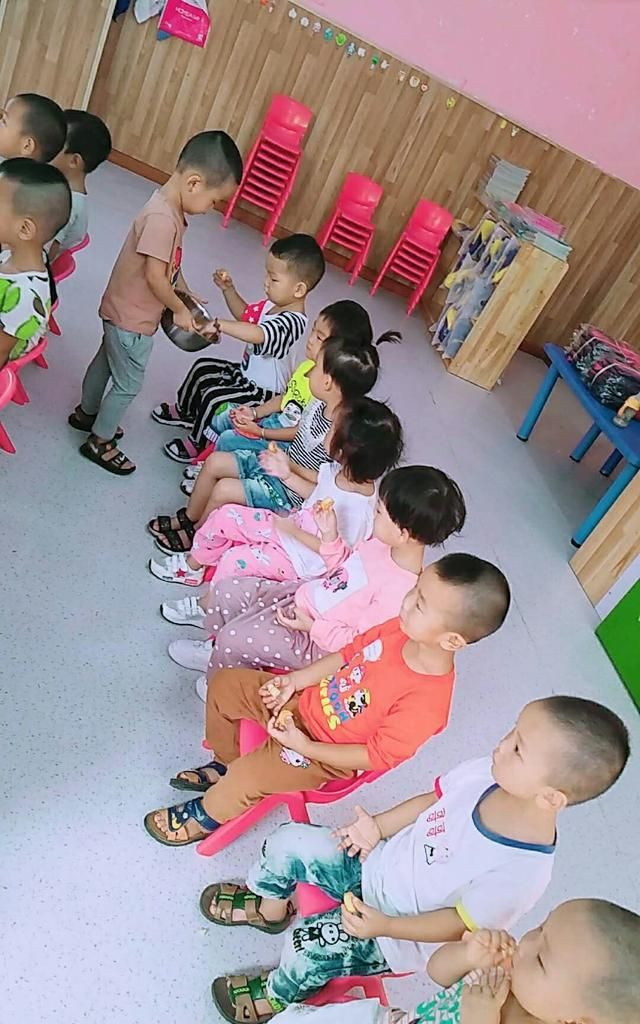 幼儿园换老师后孩子排斥上学图5