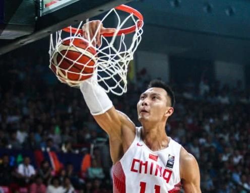 王哲林是常规赛 MVP，有人说王哲林是中国篮球的一哥，和易建联比谁才是一哥呢图 2