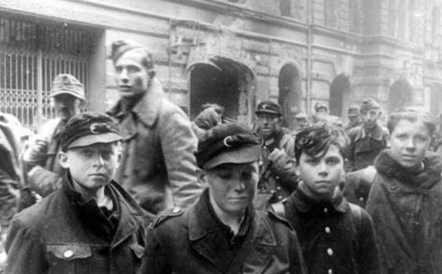 二战期间德军在本土投降苏联时，为什么不脱下军装直接混进老百姓里，这样可以避免没俘虏吗