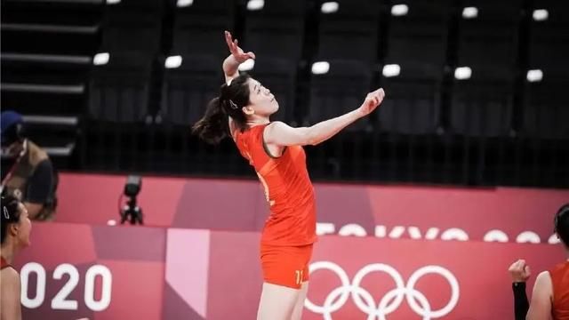 中国女排3-0完胜意大利，早点用张常宁+李盈莹能避免三连败吗图4