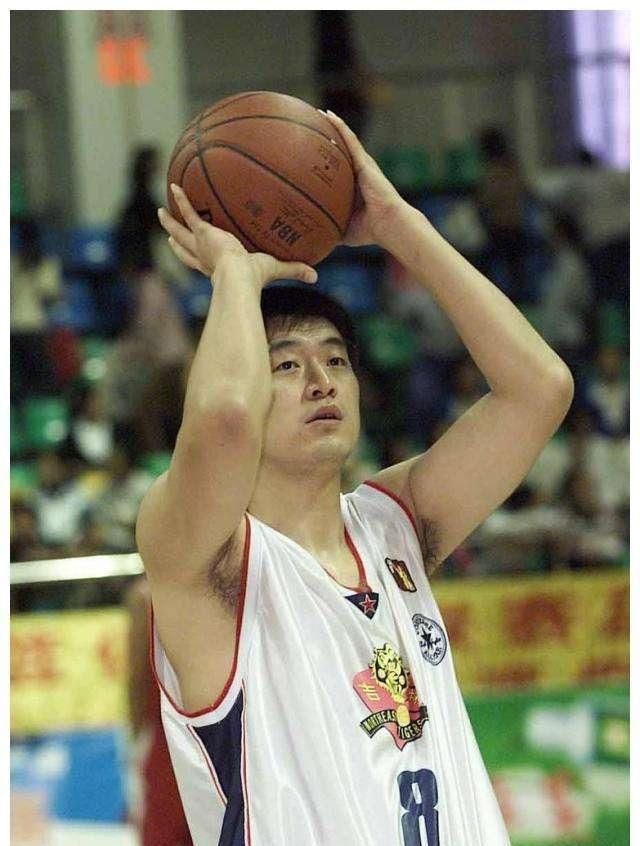 中国篮坛最强的五人,按位置选,你会选择谁图4