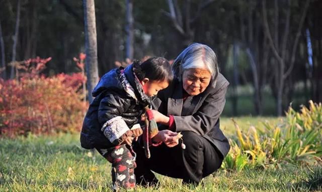 把孩子给婆婆带，自己去上班的你们后悔了没后悔的话因为什么图5