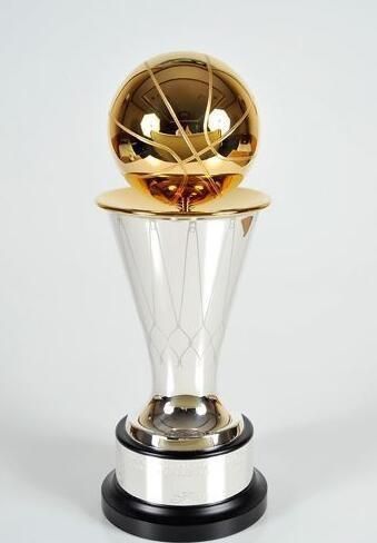 莱昂纳德获得总决赛的 MVP，与诺维茨基、比卢普斯、帕克相比，谁的含金量更高图 1