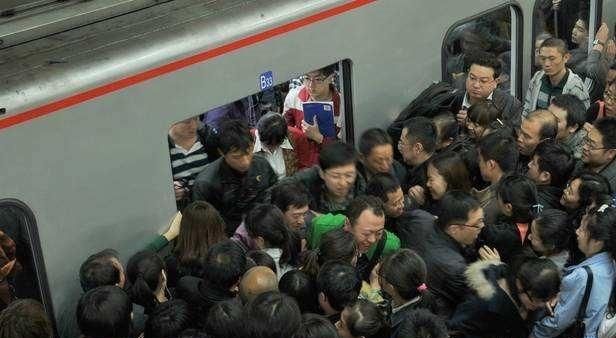 大学毕业后应该去大城市发展还是回老家发展啊图 3