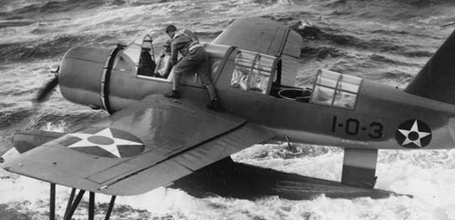 二战时，巡洋舰和战列舰上是可搭乘舰载机的，它如何起飞和回收图 5