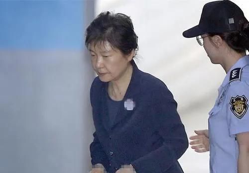 朴槿惠听说被特赦后，当天就要了一碗米饭，她在监狱都吃什么图3