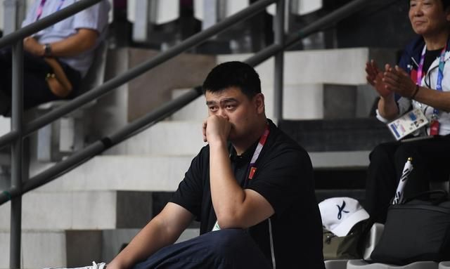 姚明观看中国女篮亚运会比赛，网友评论“这才是真正的篮协主席”，你怎么看