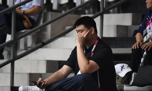 姚明观看中国女篮亚运会比赛，网友评论“这才是真正的篮协主席”，你怎么看