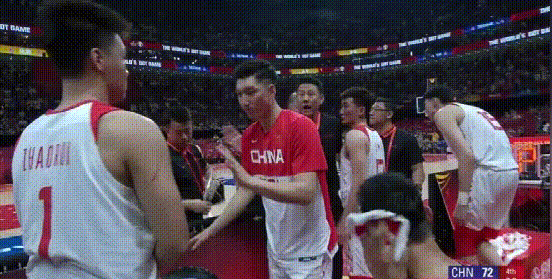 中国男篮对阵波兰最后 7.2 秒领先 3 分，李楠布置提前犯规有错吗为什么球迷都在怪李楠图 3