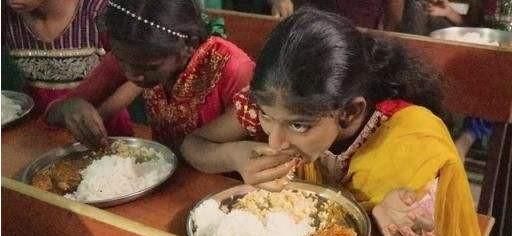 请描述印度人在饮食上有哪些特点? 图 2