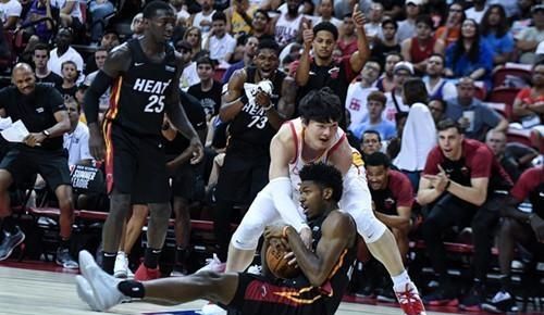 中国男篮 NBA 夏季联赛首场比赛，上半场就落后 34 分，为什么中国队如此不堪一击图 1