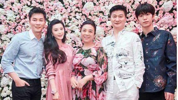 为什么说范丞丞接棒范冰冰进军时装周了呢图4