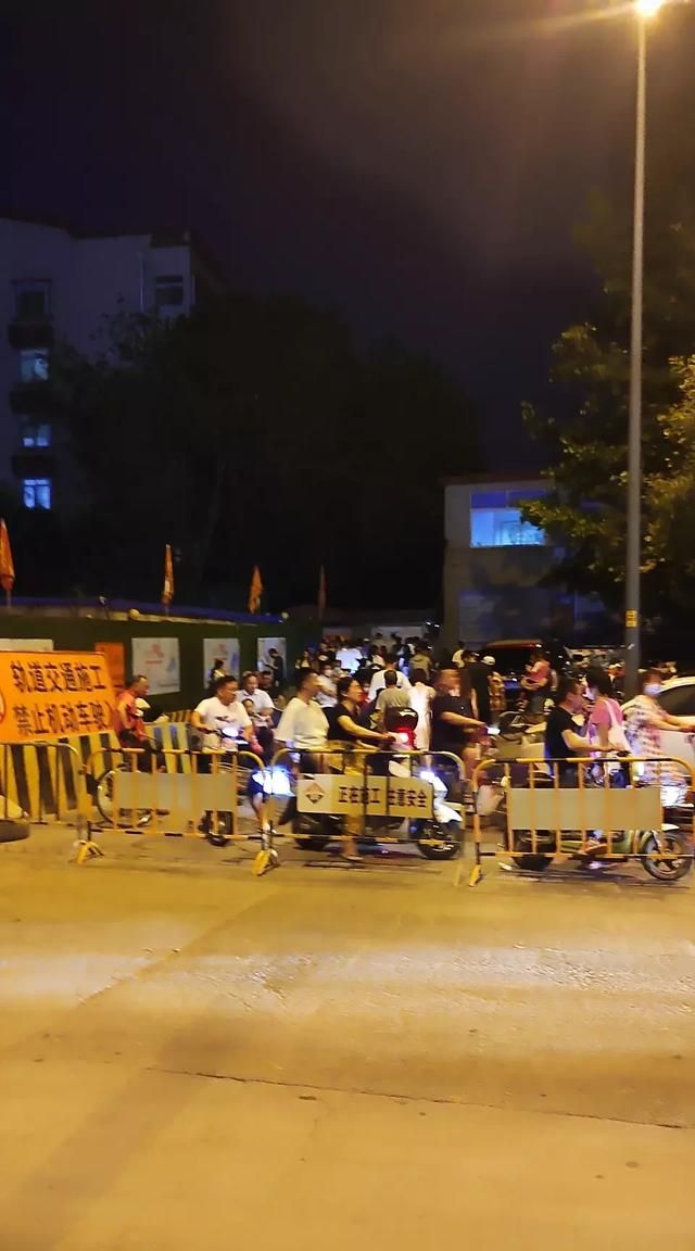 关于摆地摊的文章图6