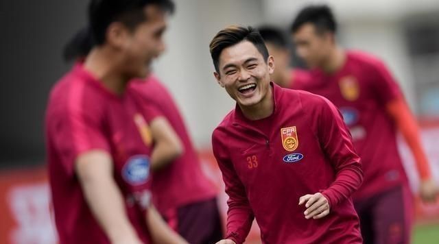 昨天的中国杯比赛中国对阵威尔士的比赛中，怎么评价队长冯潇霆的表现图 1
