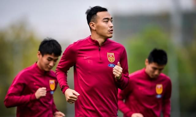 昨天的中国杯比赛中国对阵威尔士的比赛中，怎么评价队长冯潇霆的表现图 5