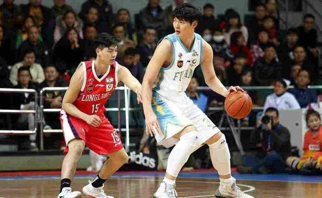 王哲林 mvp 易建联(王哲林和郭艾伦谁能 mvp) 图 5