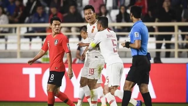 亚洲杯中国对阵韩国的比赛，主裁贾西姆为什么会偏向韩国多次做出对中国队不利的判罚