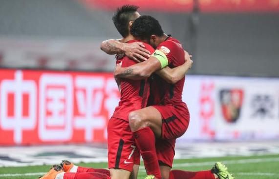 恒大在中超联赛积分榜已经落后上海上港 5 分了，恒大应该怎么追图 11